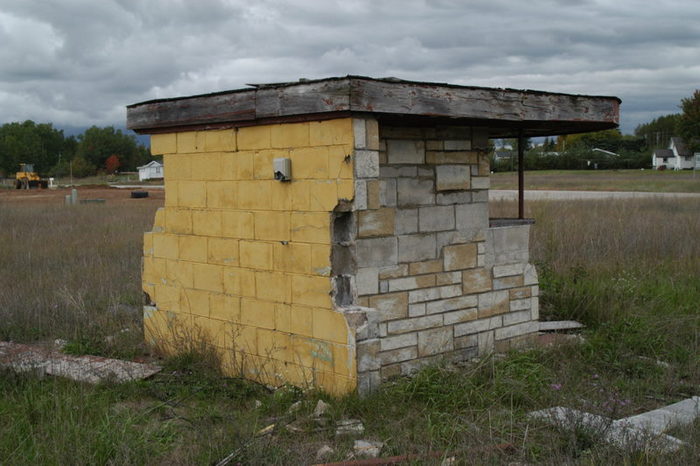 Hilltop Drive-In Theatre - September 2003 Photo (newer photo)